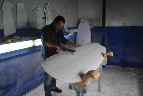 LuFi surfboards manufacture. LuFi shaper. / LuFi завод по изготовлению сёрфов. Сам великий шейпер Луфи.